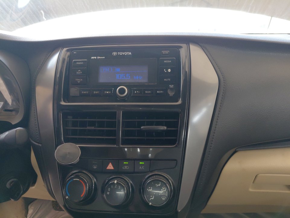 Toyota Yaris Y FLT 2021 image