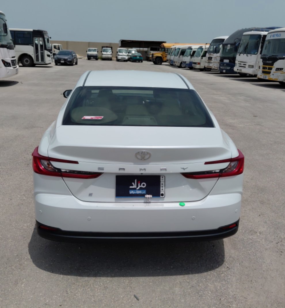 تويوتا كامري E 2025 image
