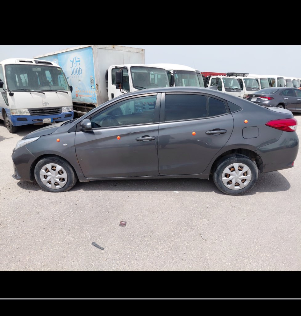 تويوتا يارس Y FLT 2021 image