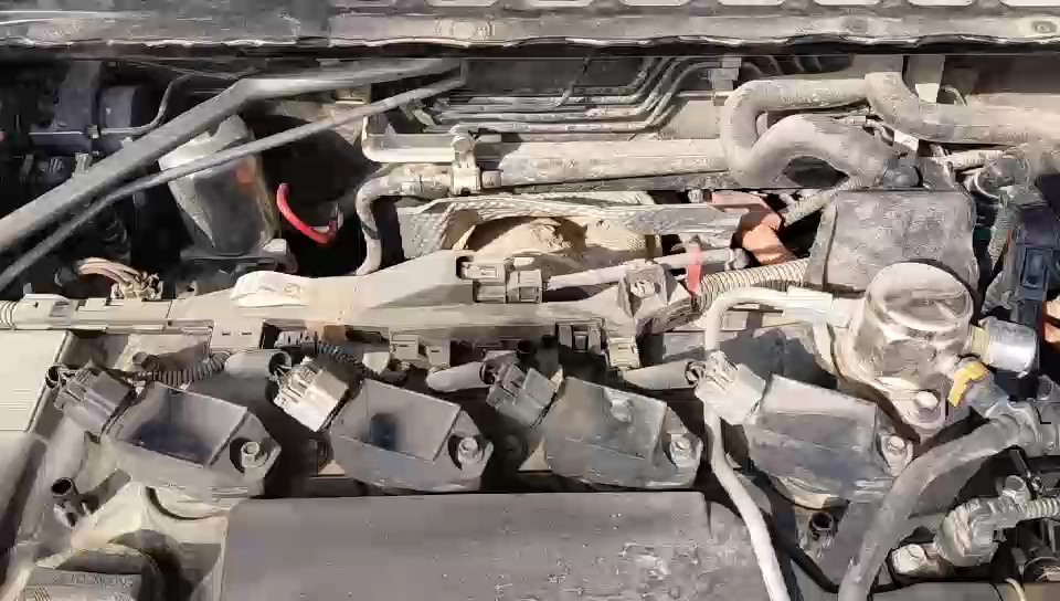 تويوتا كامري LE HEV 2020 video