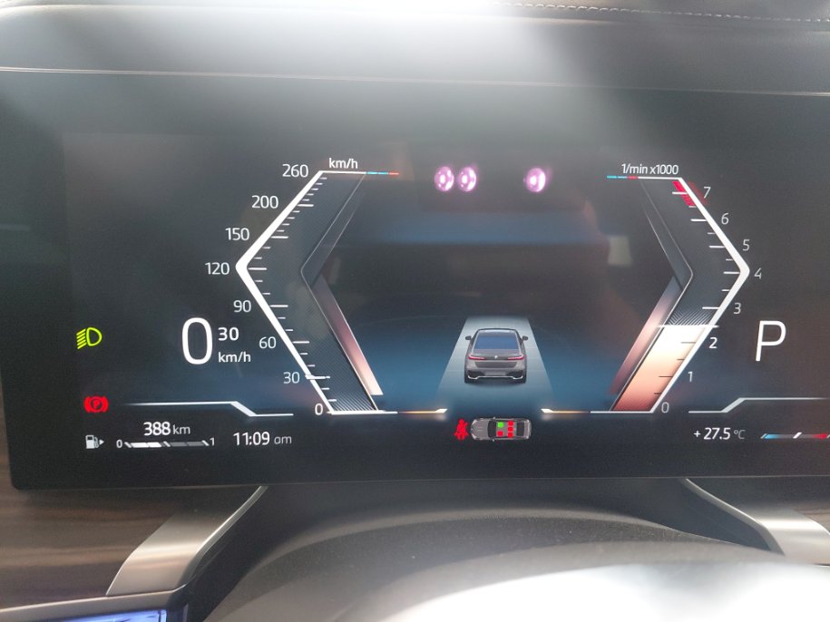 بي إم دبليو 740I  2024 image