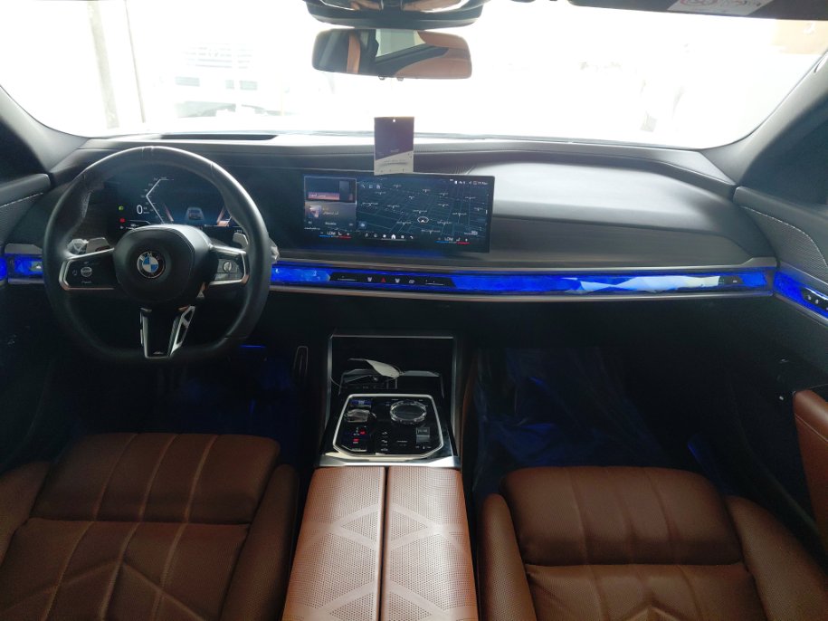 بي إم دبليو 740I  2024 image