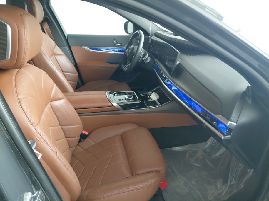 بي إم دبليو 740I  2024 image