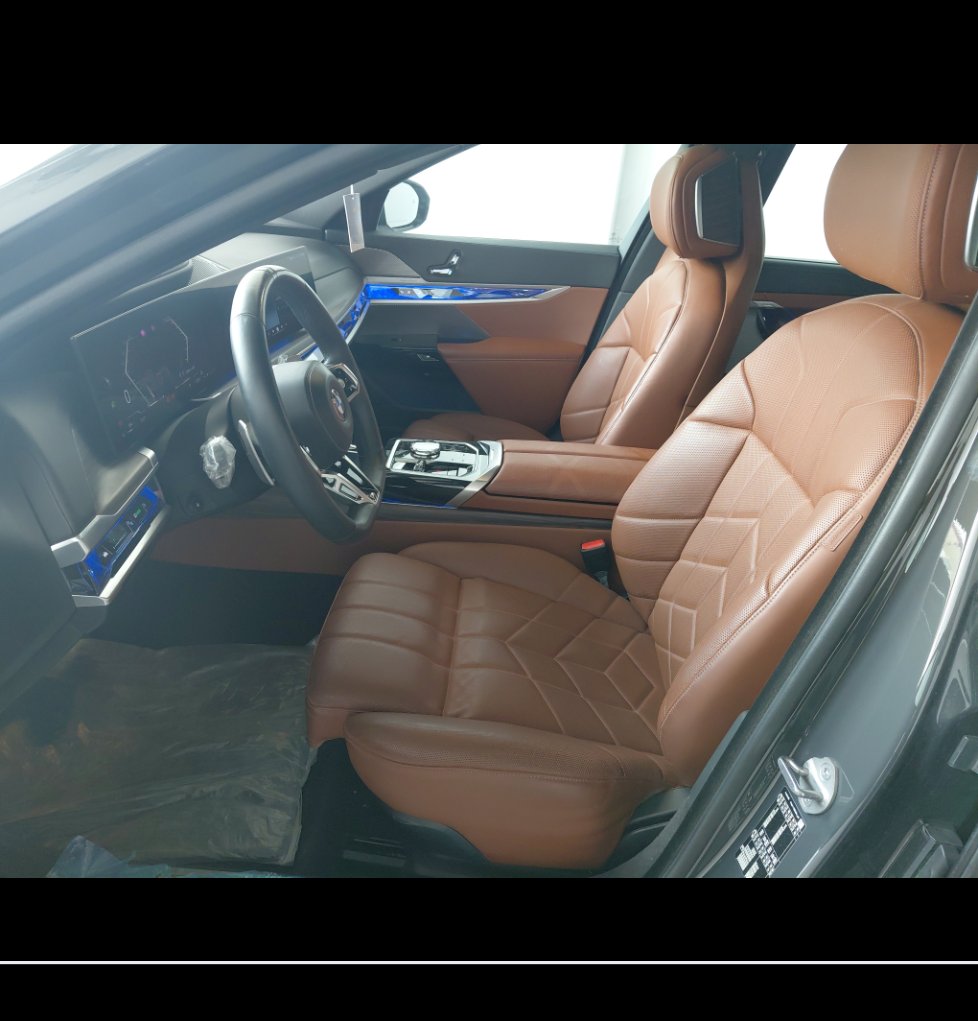 بي إم دبليو 740I  2024 image