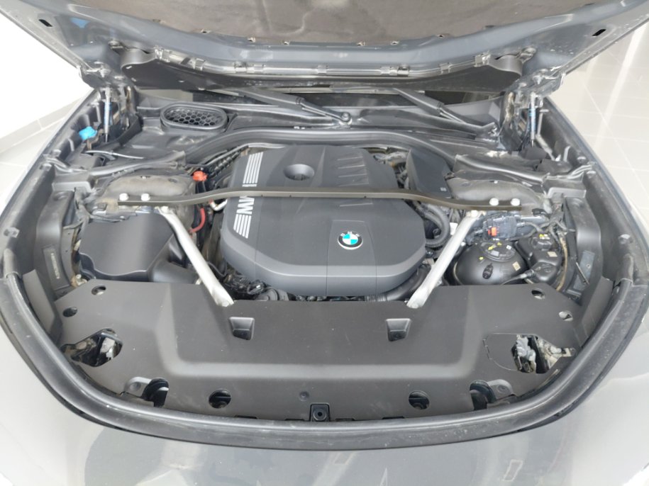 بي إم دبليو 740I  2024 image