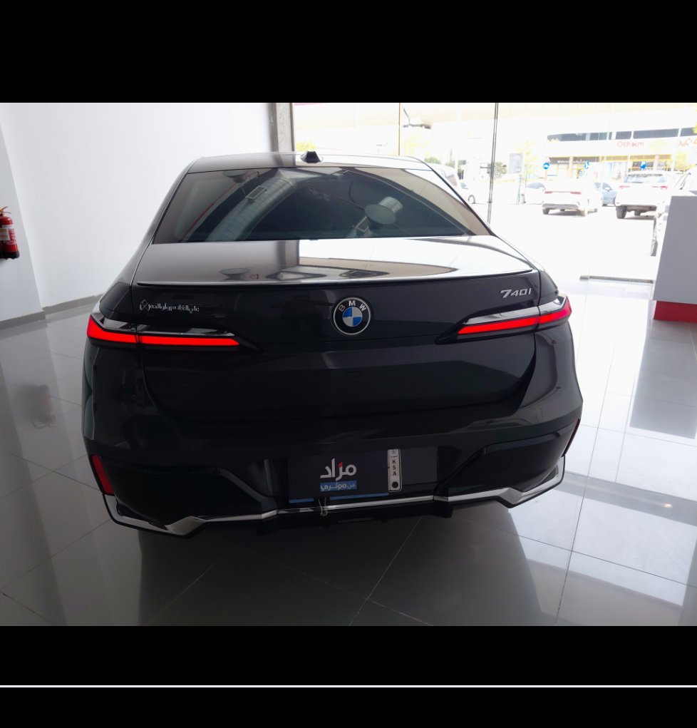 بي إم دبليو 740I  2024 image