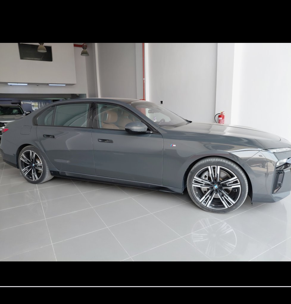بي إم دبليو 740I  2024 image