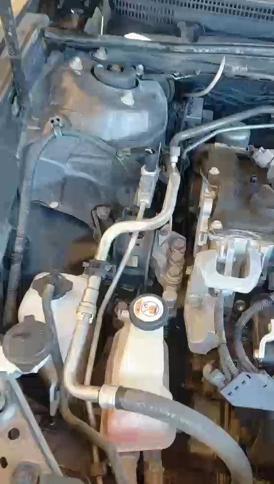 تويوتا كامري LE HEV 2019 video