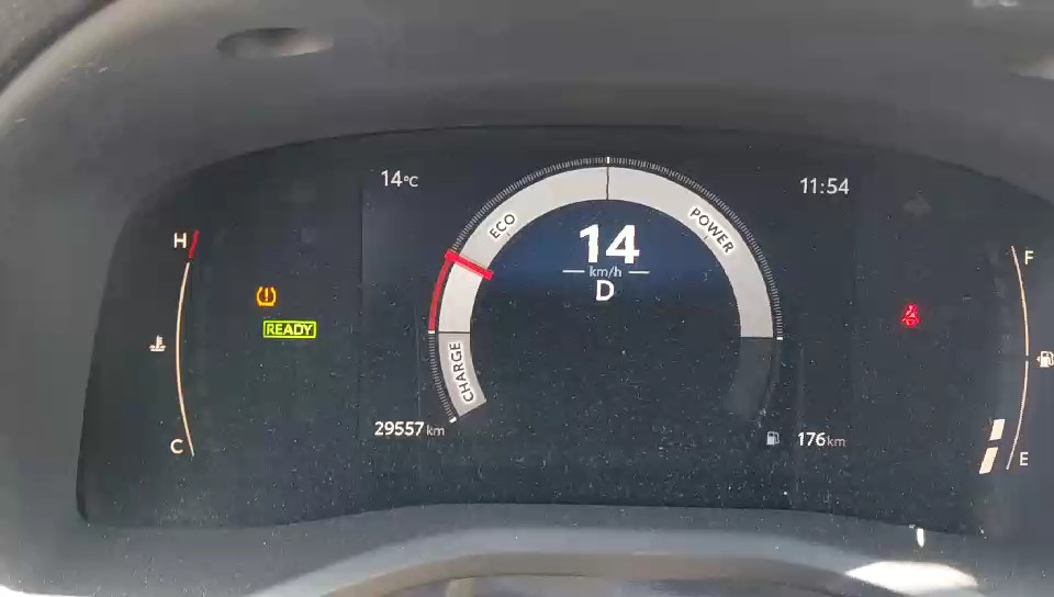 تويوتا كامري LE HEV  2025 video