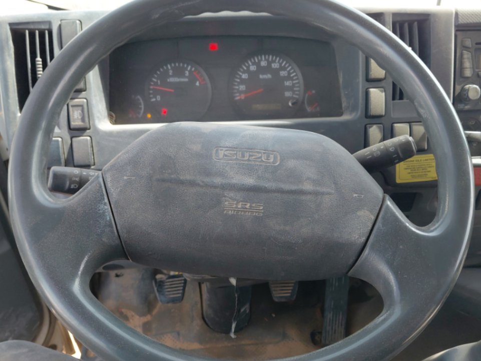 ايسوزو ريوارد ان بي شاحنة بثلاجة  - حمولة المركبة 3 طن 2015 image