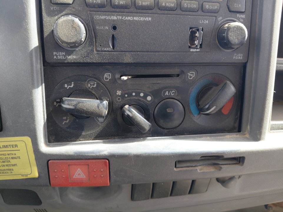 ايسوزو ريوارد ان بي شاحنة بثلاجة  - حمولة المركبة 3 طن 2015 image