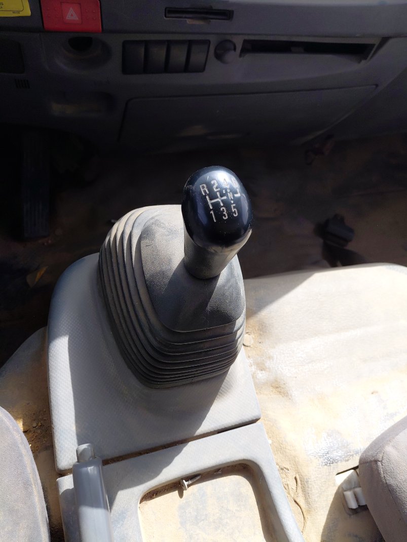 ايسوزو ريوارد ان بي شاحنة بثلاجة  - حمولة المركبة 3 طن 2015 image