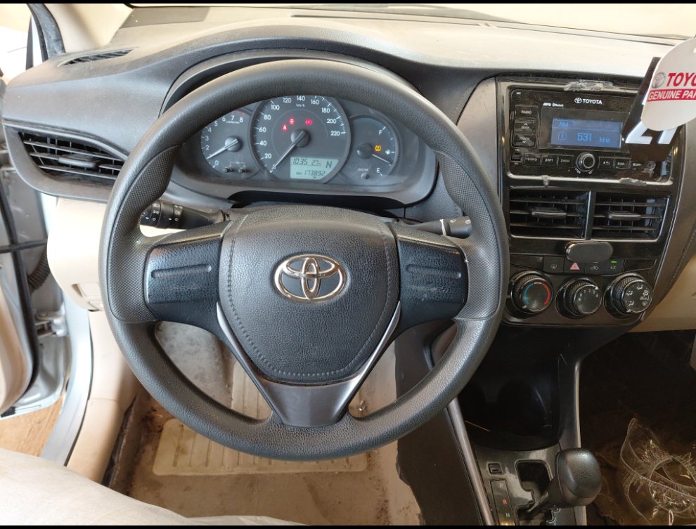 تويوتا يارس Y FLT 2021 image