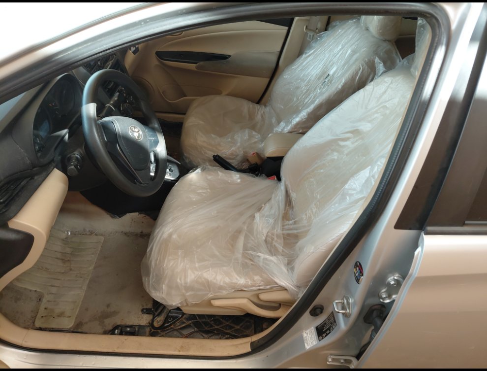 تويوتا يارس Y FLT 2021 image