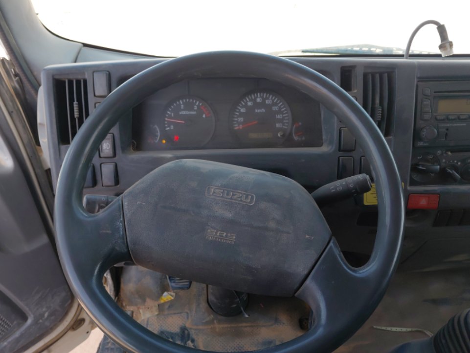 ايسوزو ريوارد ان بي شاحنة بثلاجة  - حمولة المركبة 3 طن 2015 image