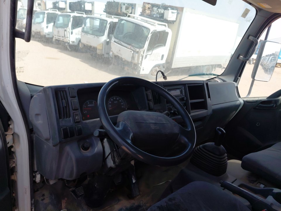 ايسوزو ريوارد ان بي شاحنة بثلاجة  - حمولة المركبة 3 طن 2015 image