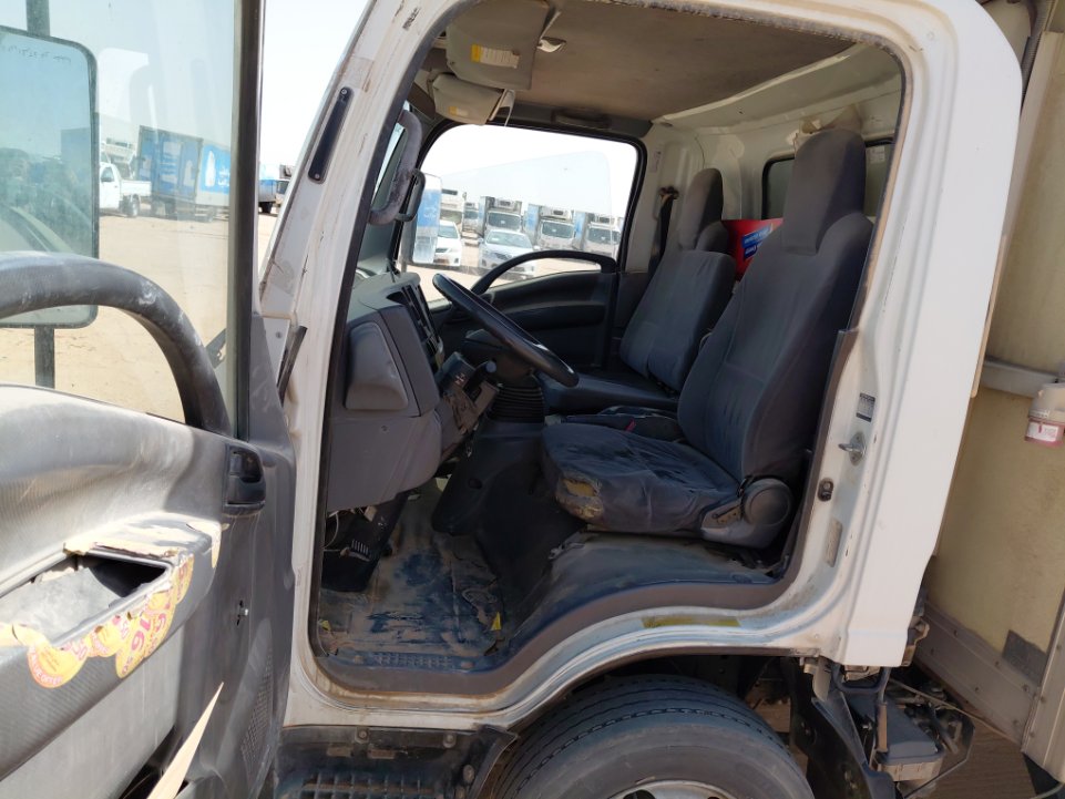 ايسوزو ريوارد ان بي شاحنة بثلاجة  - حمولة المركبة 3 طن 2015 image