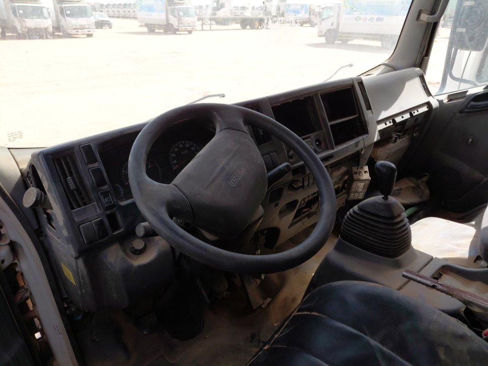 ايسوزو ريوارد ان بي بكب نصف نقل - حمولة المركبة 3 طن 2013 image