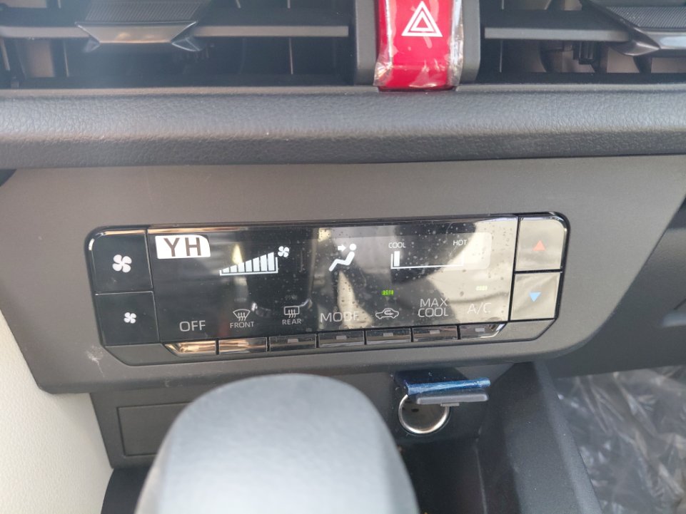 Toyota Yaris Y 2024 image