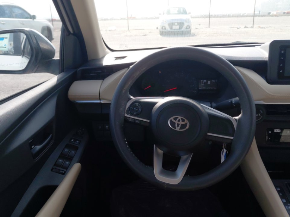 Toyota Yaris Y 2024 image