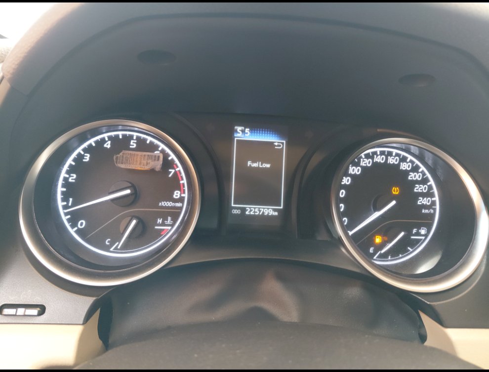 Toyota Camry GLE 2023 image