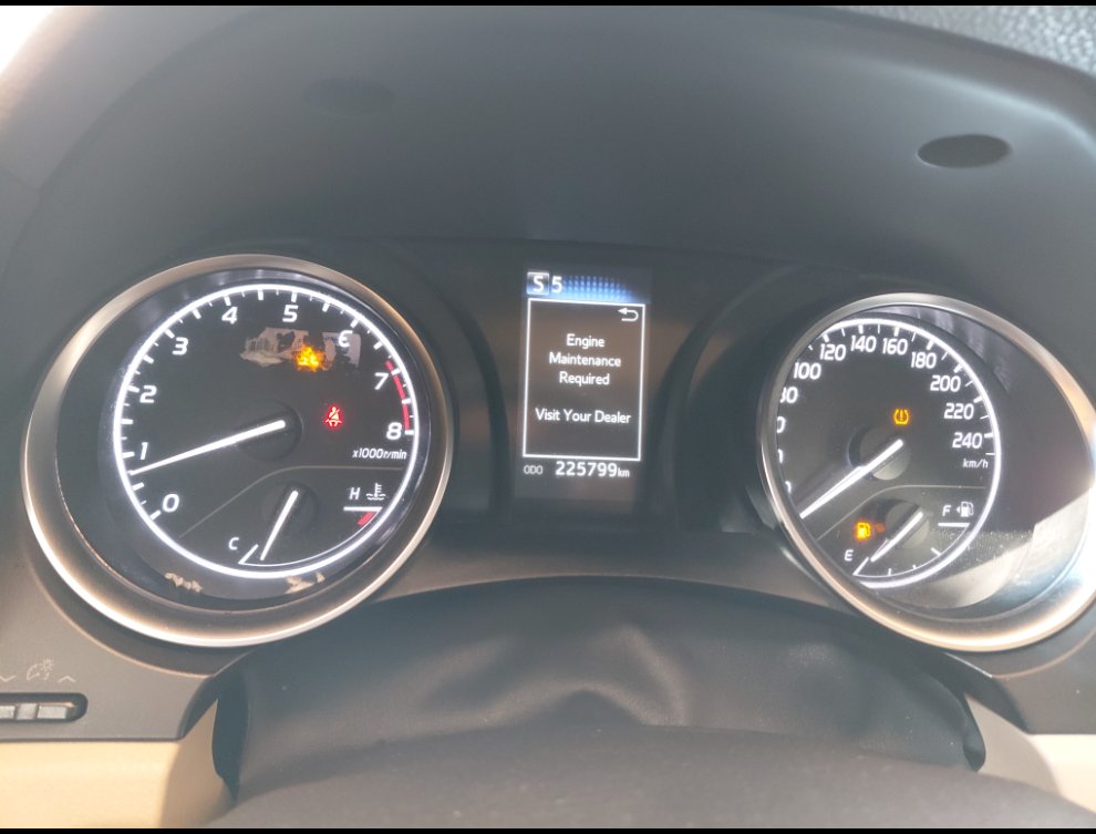 Toyota Camry GLE 2023 image