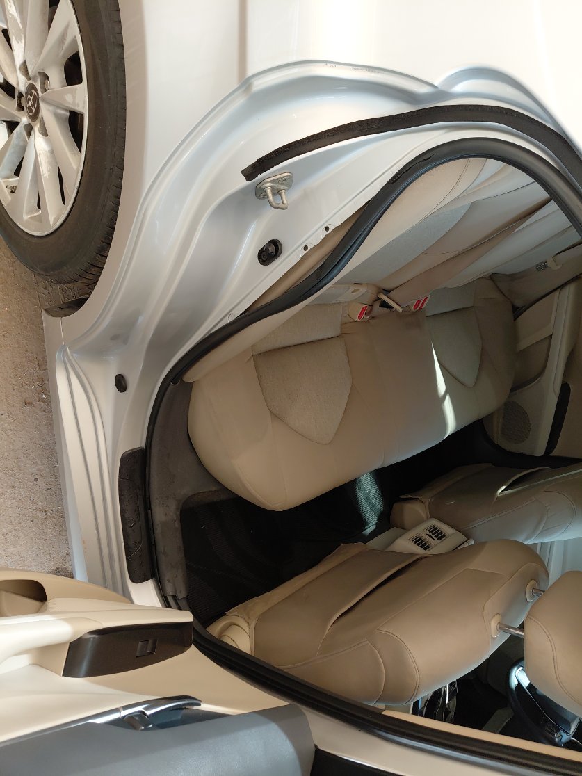 Toyota Camry GLE 2023 image