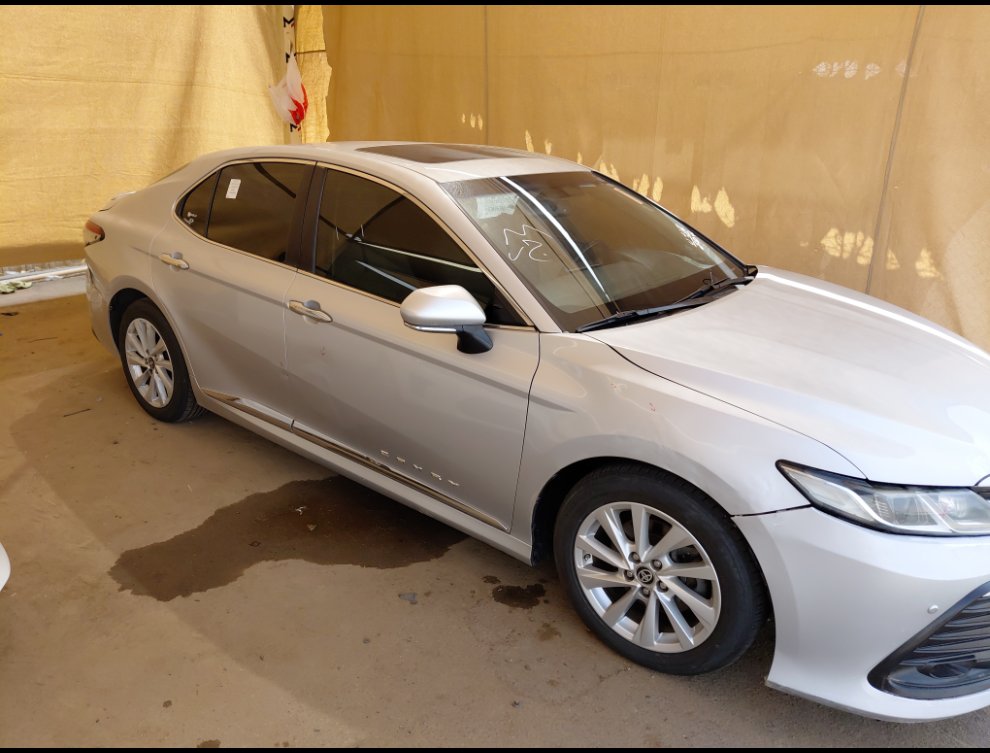 Toyota Camry GLE 2023 image