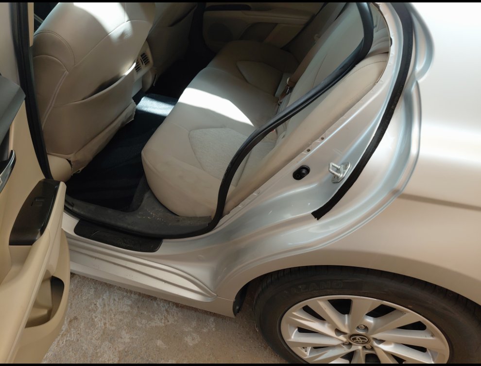 Toyota Camry GLE 2023 image