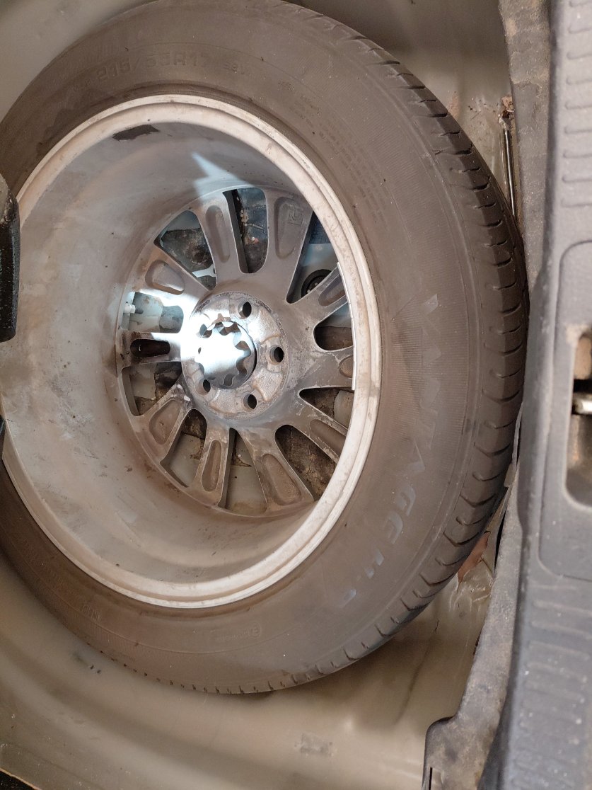 Toyota Camry GLE 2023 image