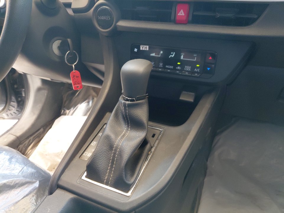 تويوتا يارس Y 2023 image