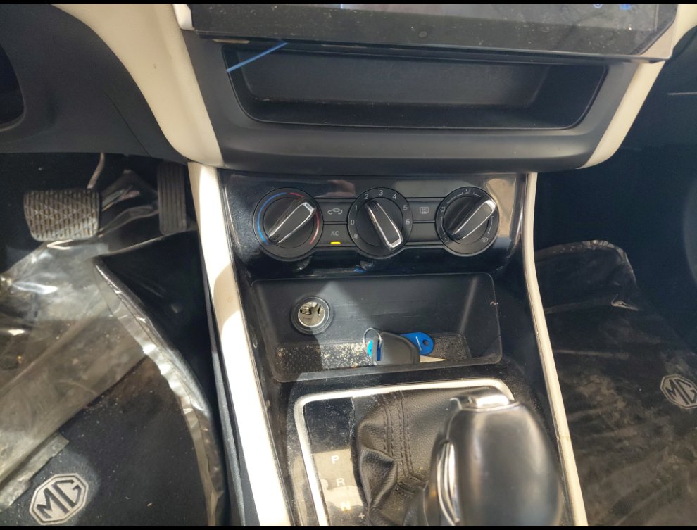 إم جي 5  2023 image