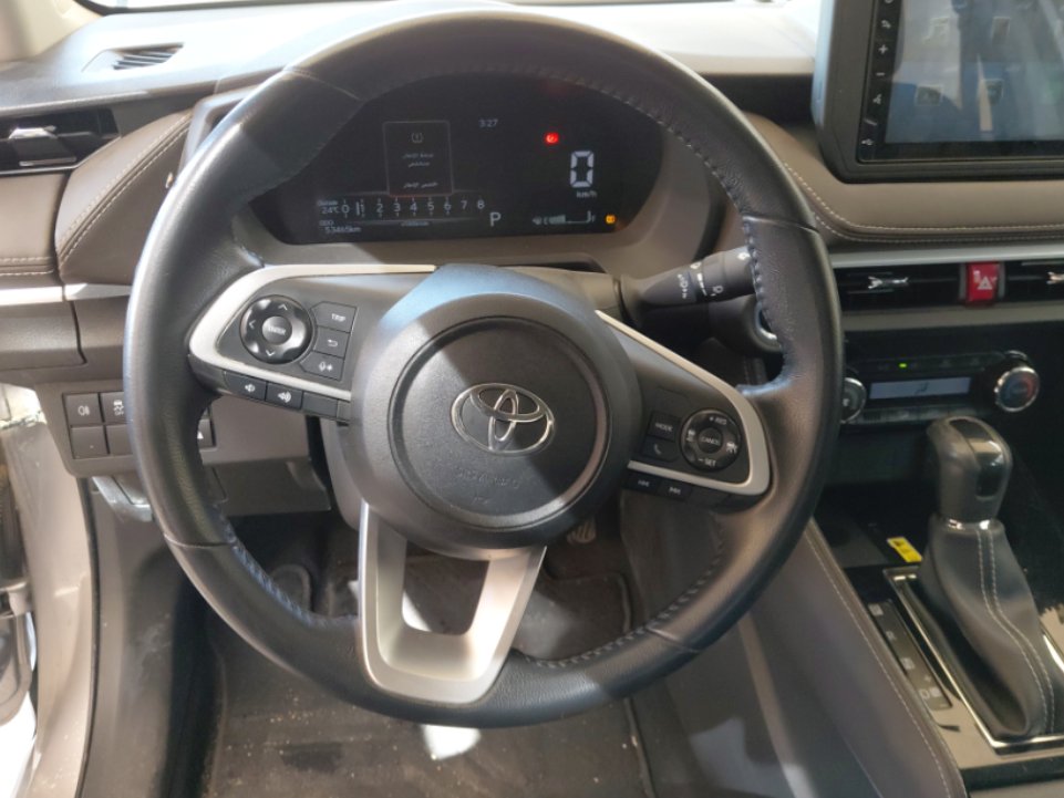 تويوتا يارس YX 2024 image