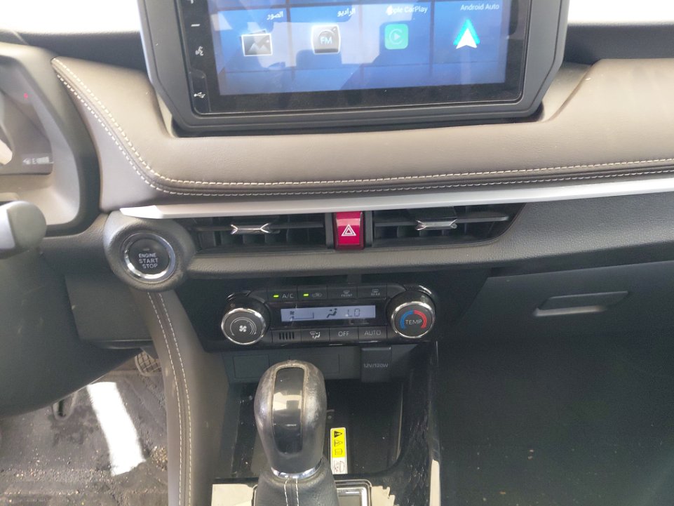 تويوتا يارس YX 2024 image