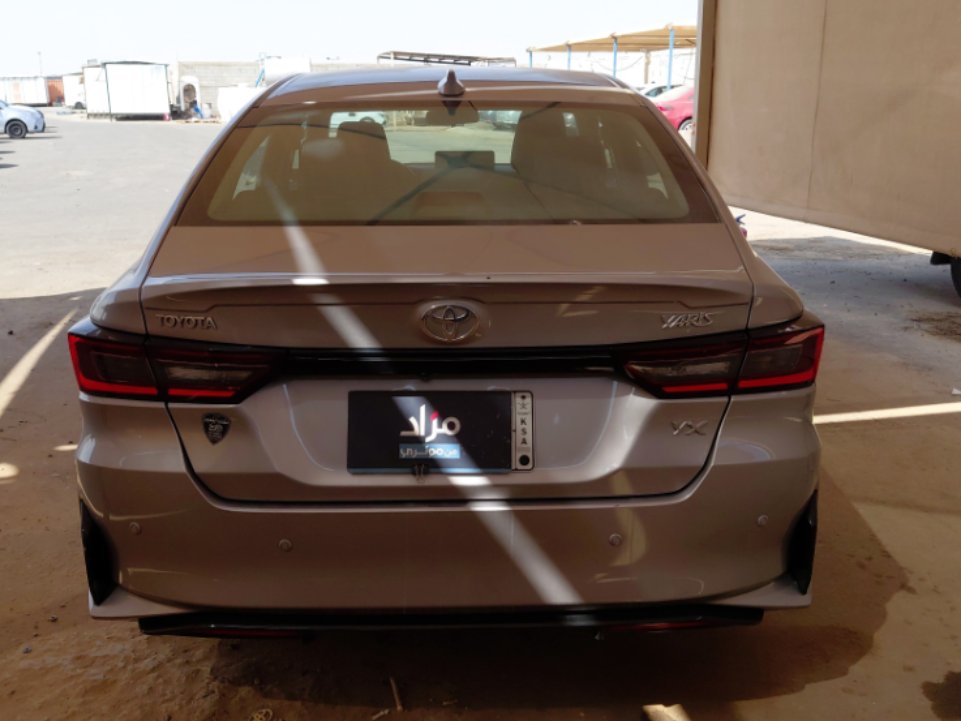 تويوتا يارس YX 2024 image