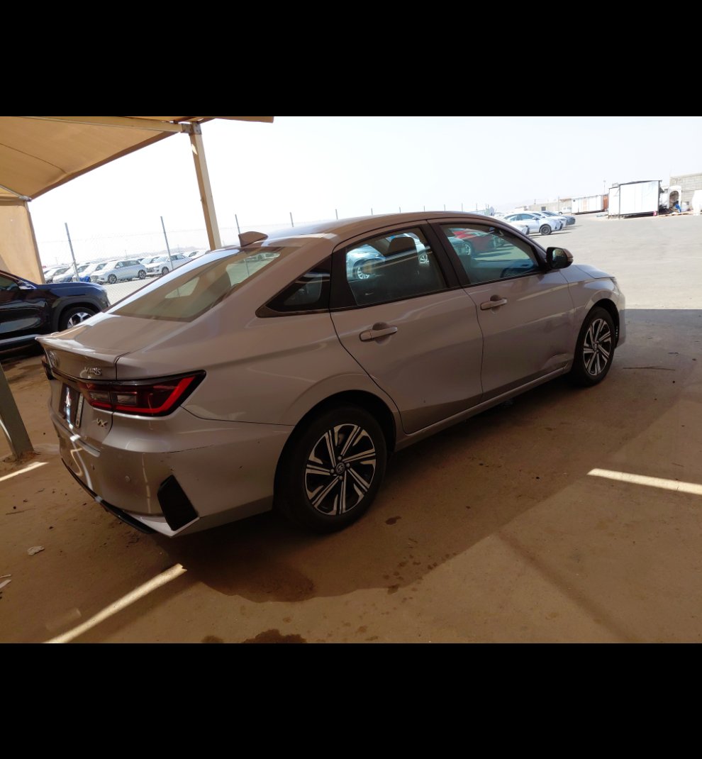 تويوتا يارس YX 2024 image