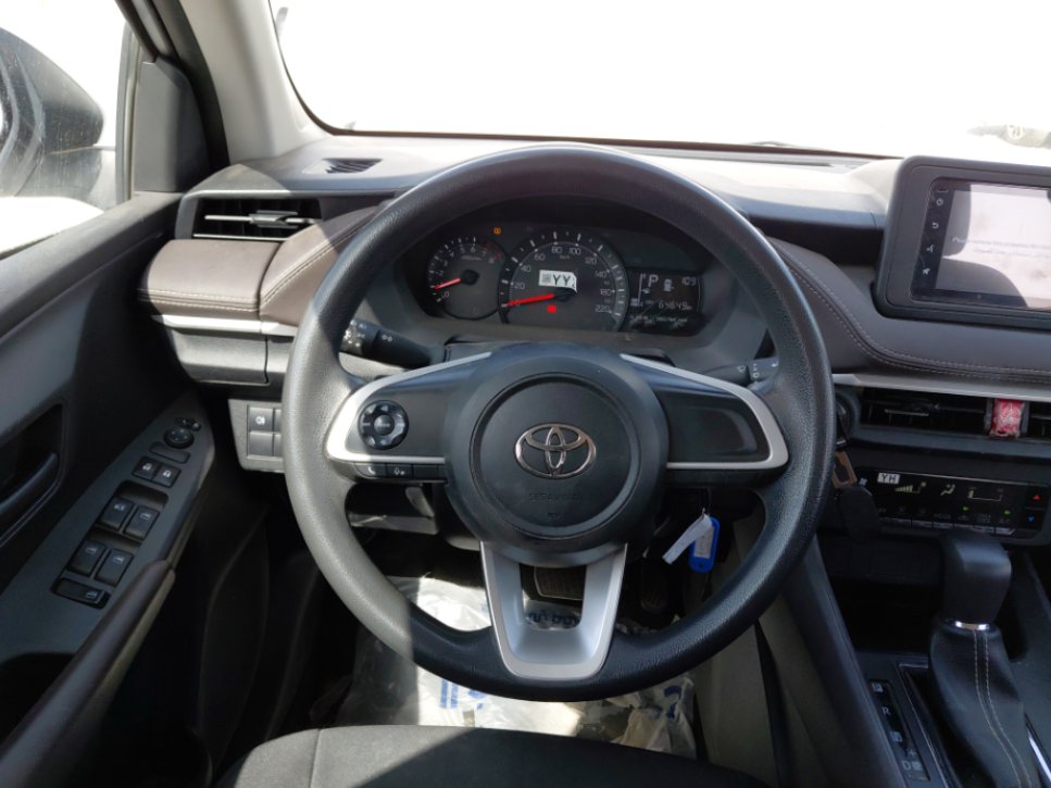 Toyota Yaris Y 2024 image