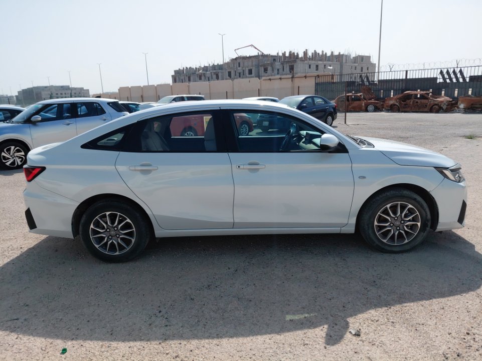 تويوتا يارس Y 2024 image