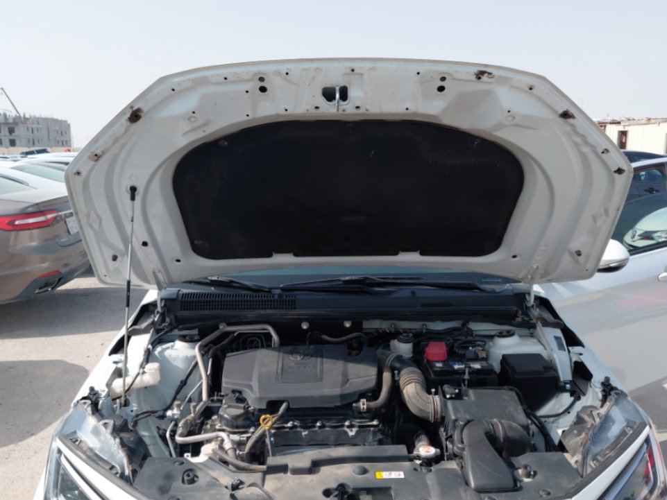 تويوتا يارس YX 2024 image