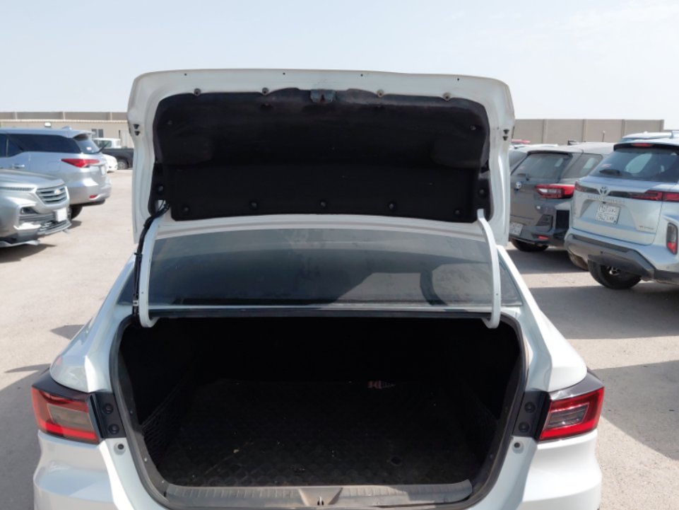 تويوتا يارس YX 2024 image