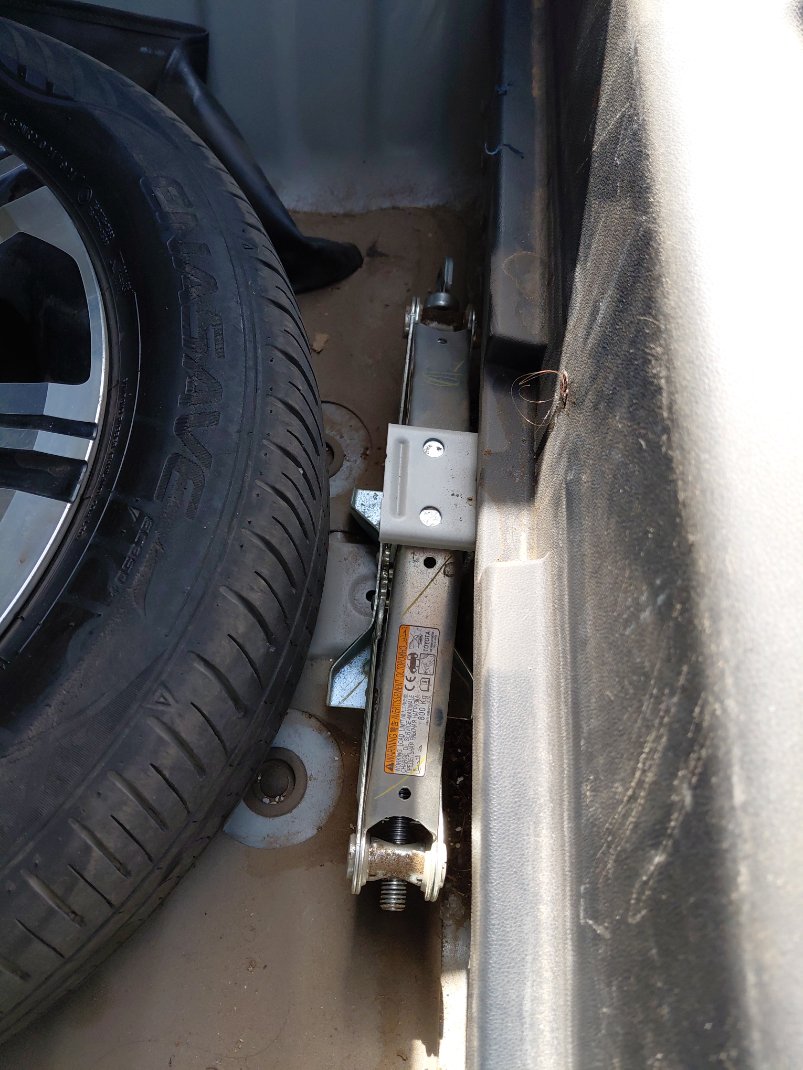 تويوتا يارس YX 2024 image