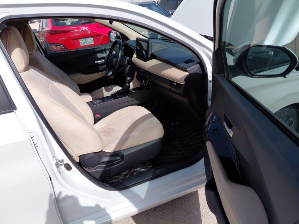 تويوتا يارس YX 2024 image