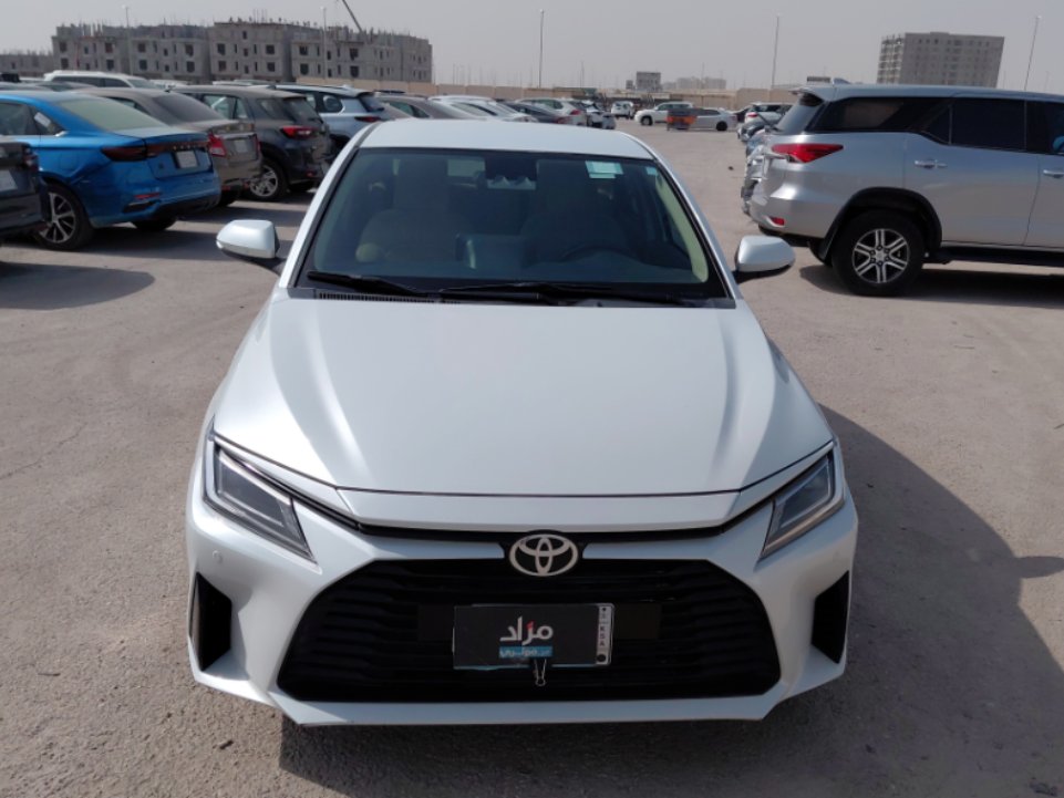 تويوتا يارس YX 2024