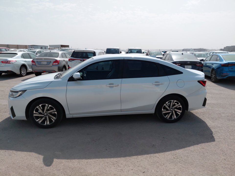 تويوتا يارس YX 2024 image