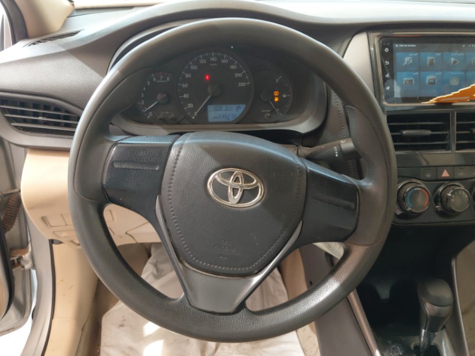 تويوتا يارس Y FLT 2022 image