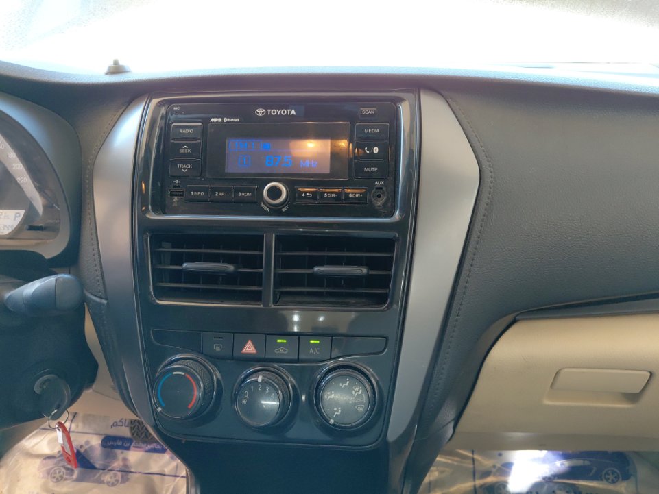 تويوتا يارس Y FLT  2021 image