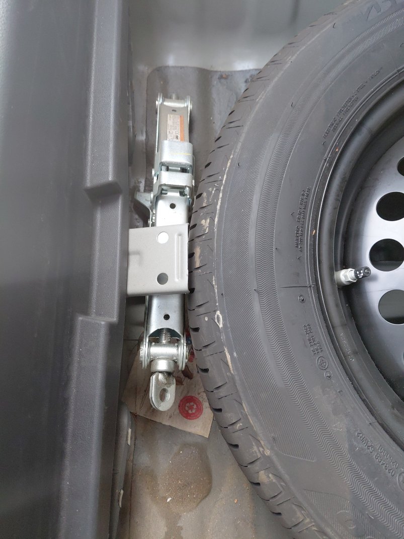 تويوتا يارس Y 2024 image