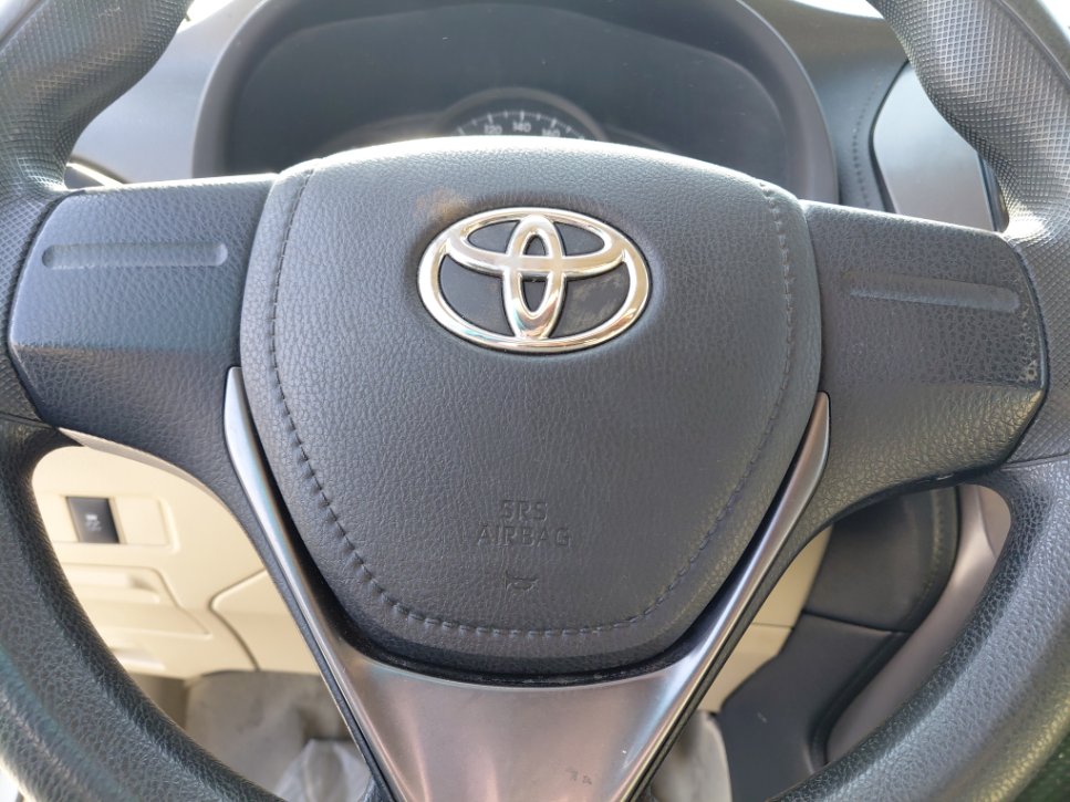 تويوتا يارس Y FLT 2022 image