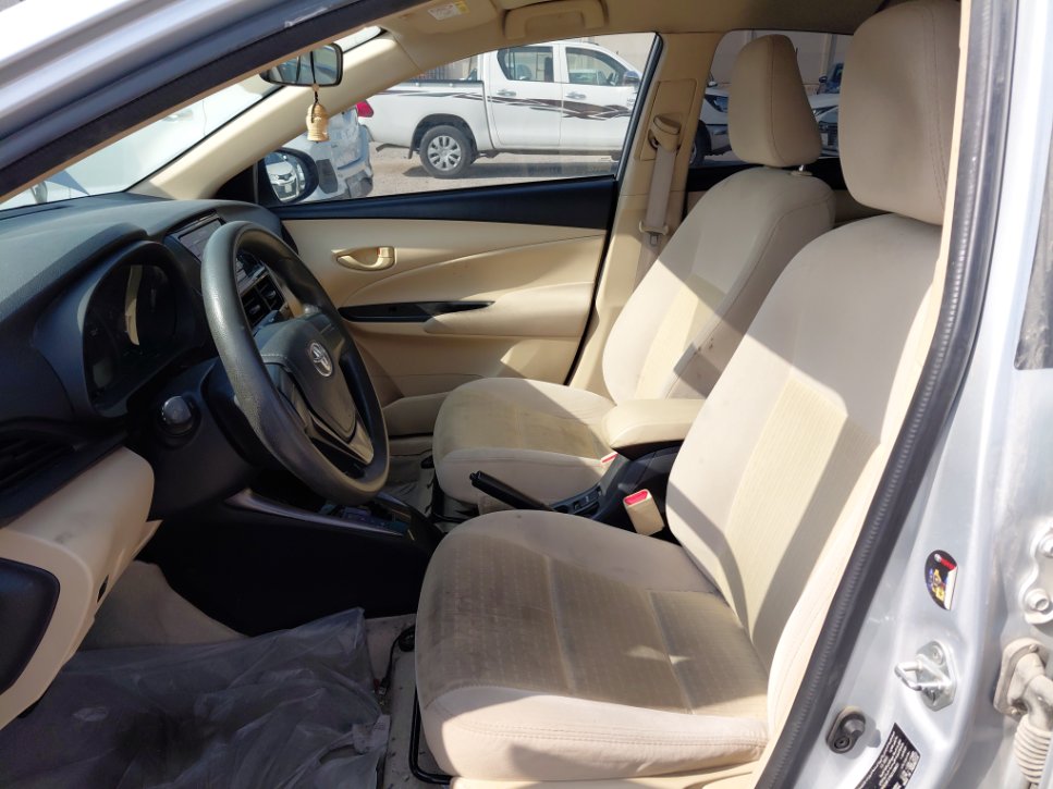 تويوتا يارس Y FLT 2022 image