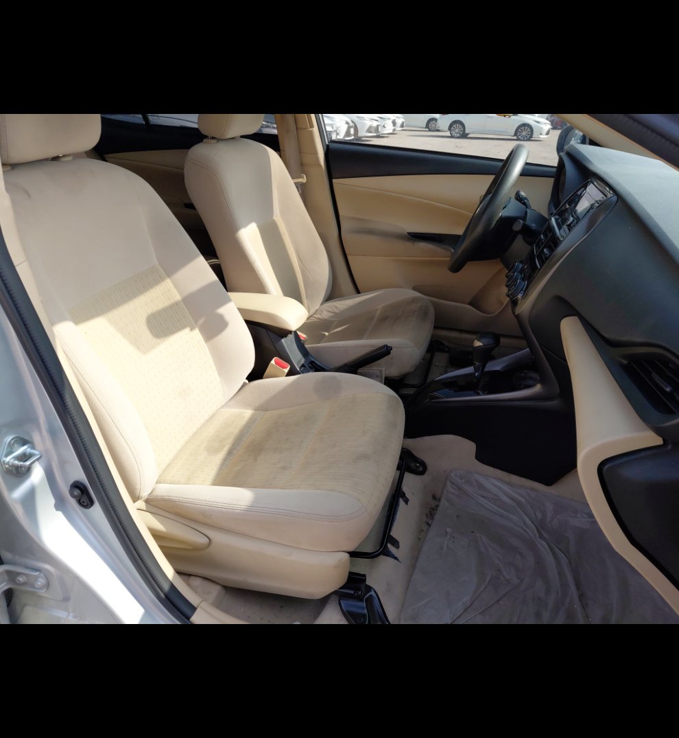 تويوتا يارس Y FLT 2022 image